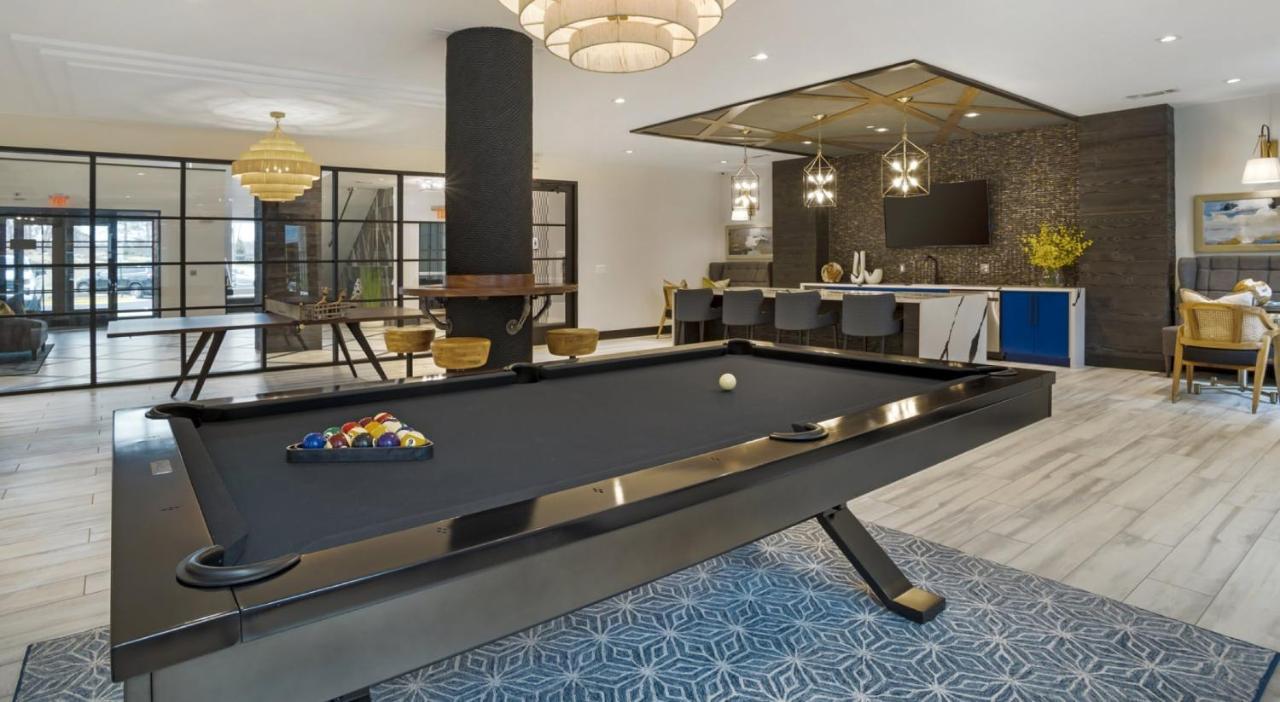 Grand Luxury Premium Vaulted Ceilings Leilighet Woodbridge Eksteriør bilde