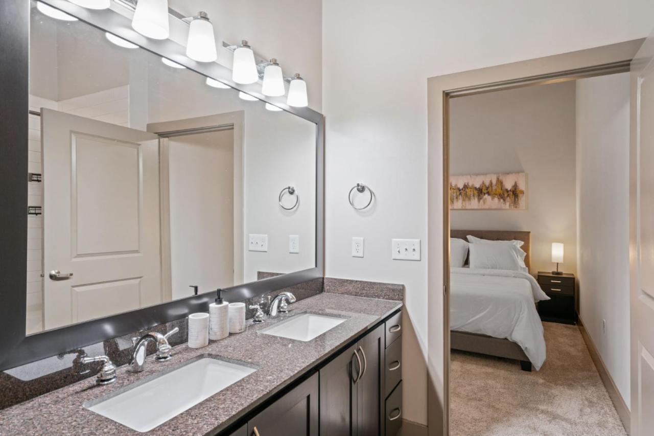 Grand Luxury Premium Vaulted Ceilings Leilighet Woodbridge Eksteriør bilde